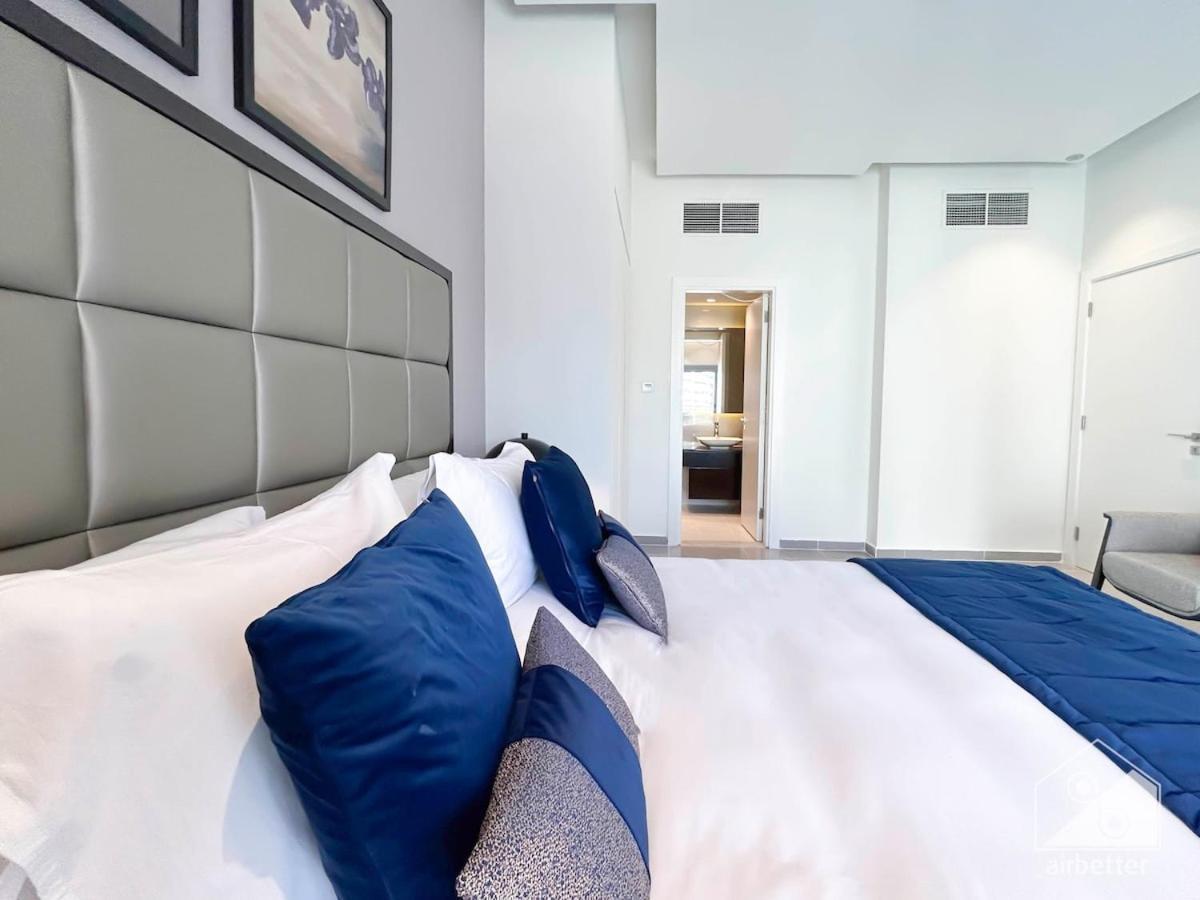 Luxury Stay At Damac Majestine With Balcony & Views Dubai Exteriör bild