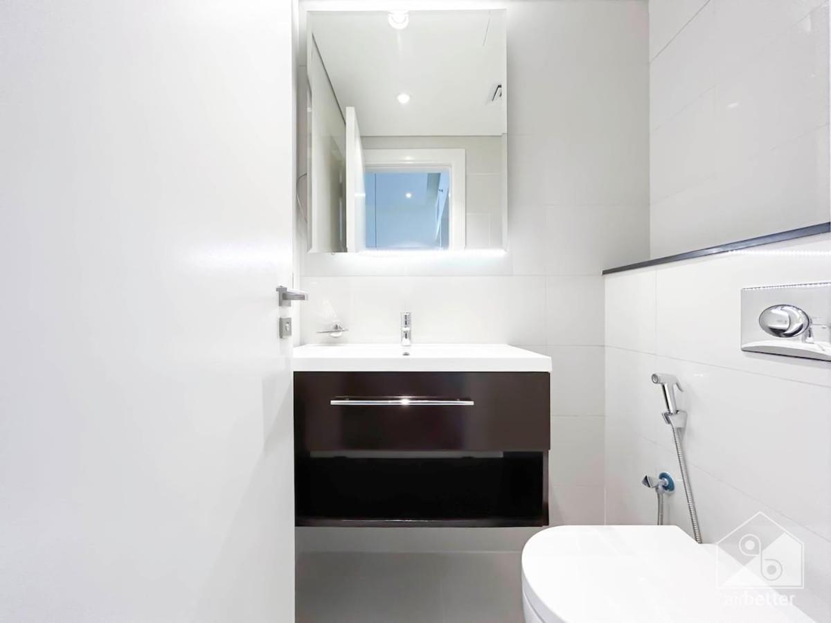 Luxury Stay At Damac Majestine With Balcony & Views Dubai Exteriör bild