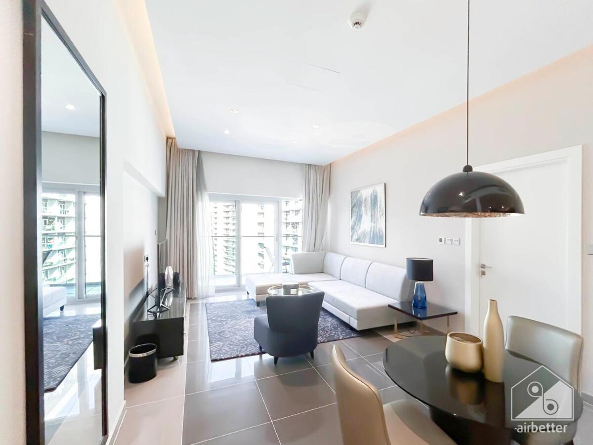 Luxury Stay At Damac Majestine With Balcony & Views Dubai Exteriör bild
