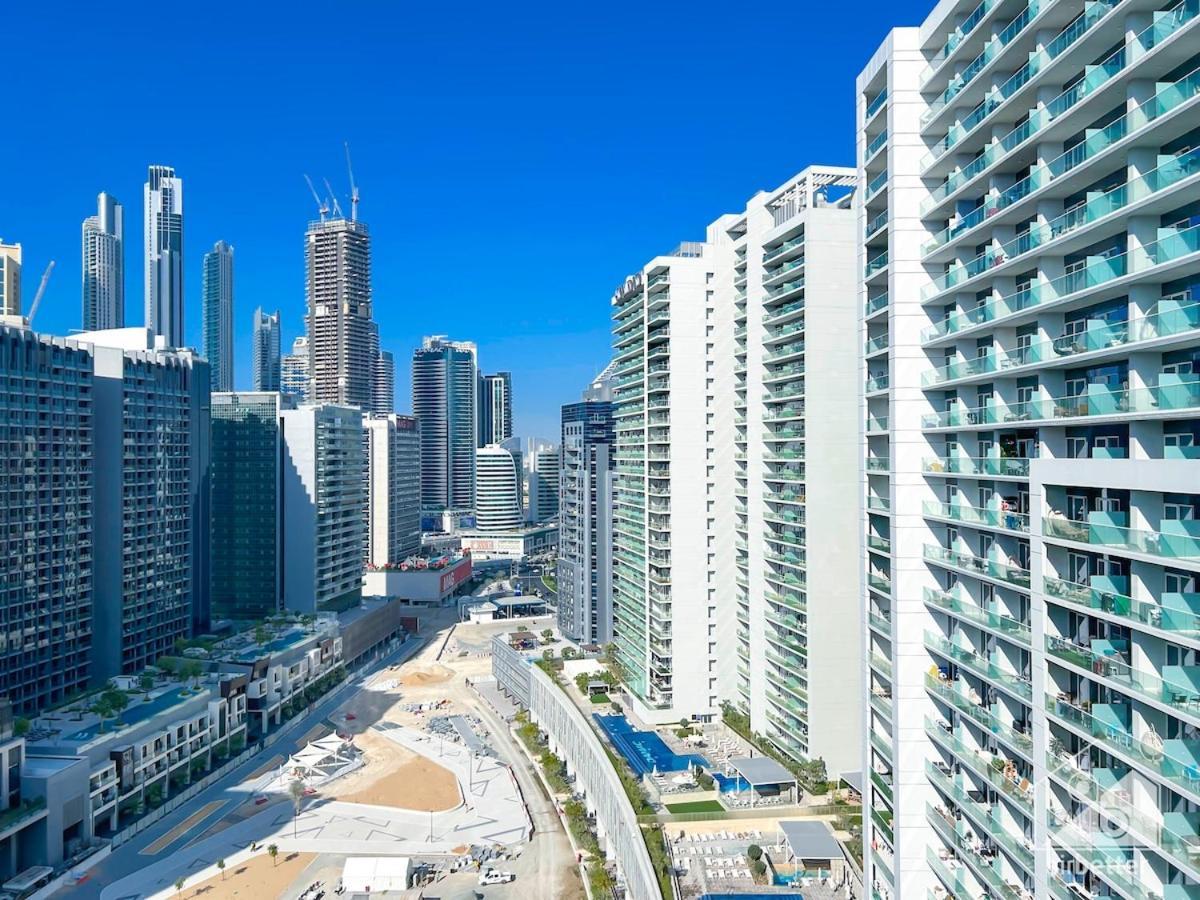 Luxury Stay At Damac Majestine With Balcony & Views Dubai Exteriör bild